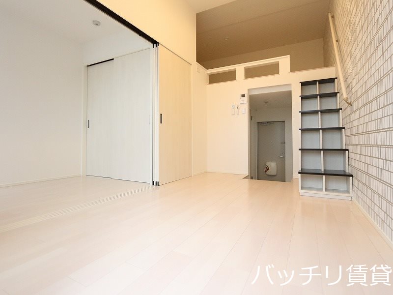 居室・リビング　同型タイプの為、現状を優先致します。