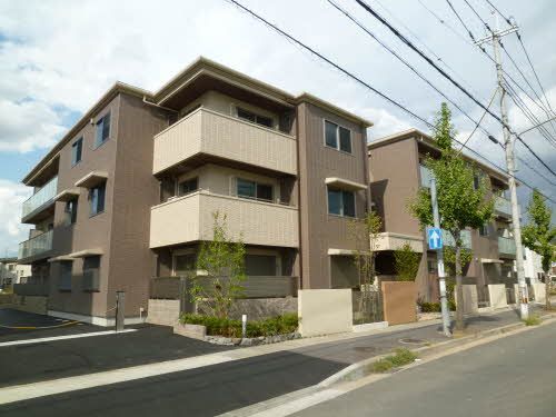 建物外観　重厚感のある重量鉄骨造です。