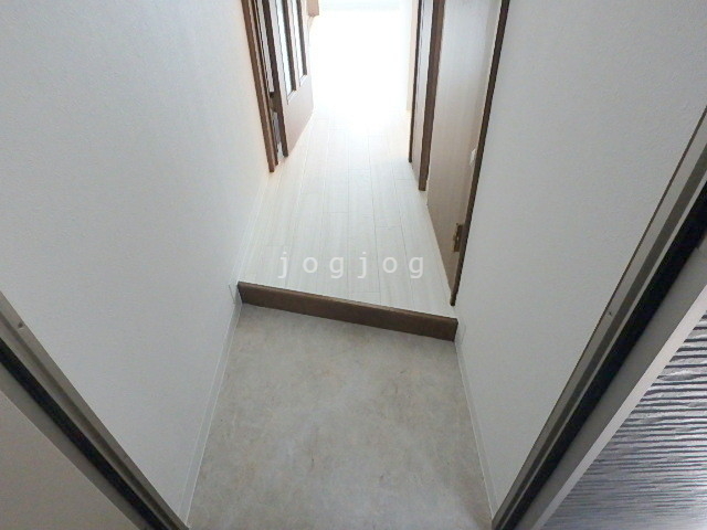 玄関　土間スペースも広々としております。