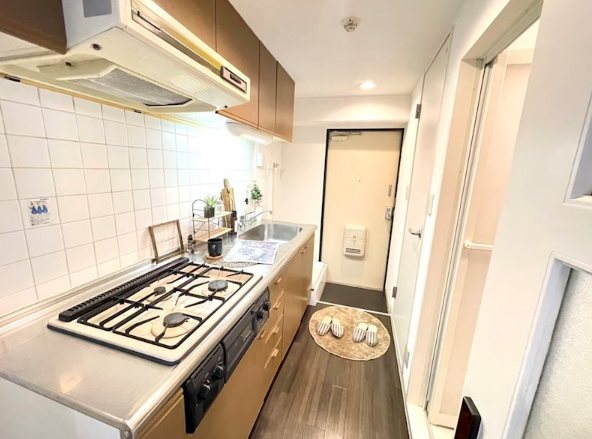 キッチン　※反転タイプ・別部屋からの参照写真になります。