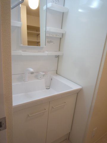 洗面設備　使いやすい独立洗面台です