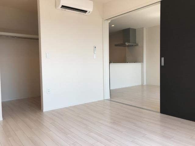 居室・リビング　室内