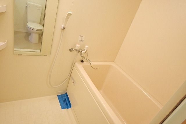 バス・シャワールーム　★きれいなバスルームは便利な追炊き機能付きです★