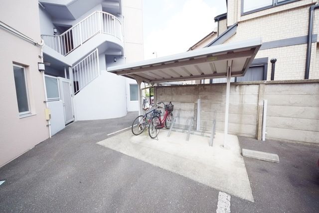 その他共有部分　★屋根付きの駐輪スペース★