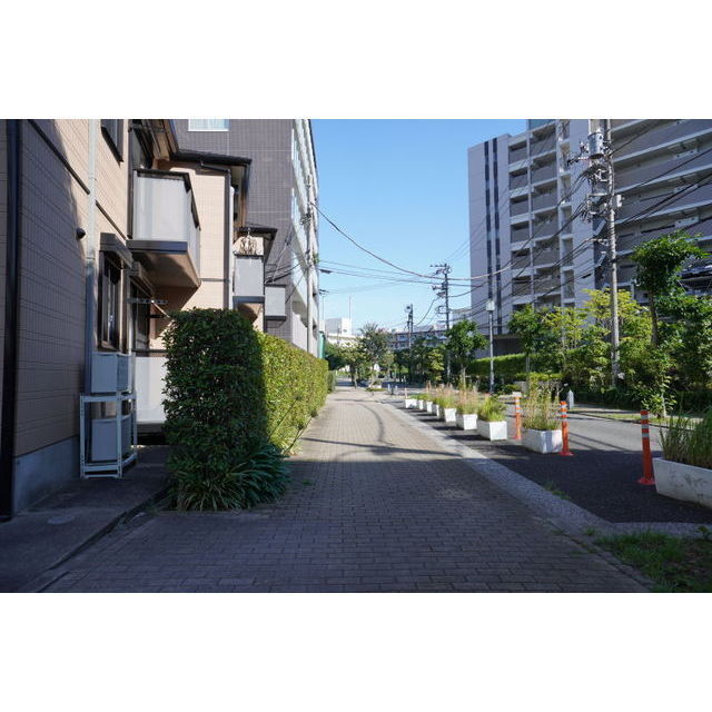 その他　建物前の歩道も広く、整備されております！