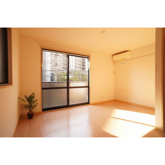 居室・リビング　１０．４帖の１Ｒ、エアコン付きです！