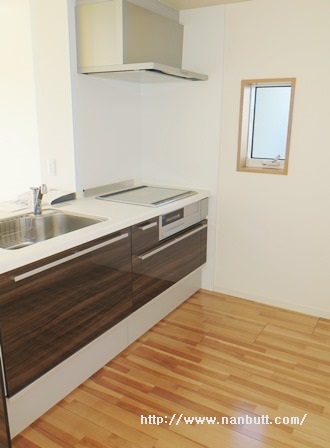 キッチン　人気のカウンターキッチン／窓付き