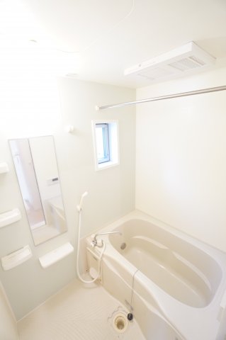 バス・シャワールーム　※同物件・反転タイプの写真です。