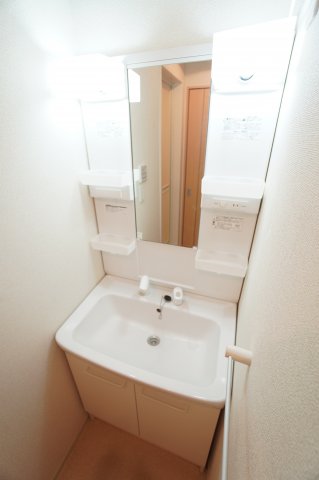 洗面設備　※同物件・反転タイプの写真です。