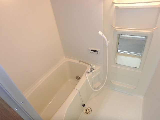 バス・シャワールーム　追い焚き付きでいつでも温かいお風呂に浸かれます☆（イメージ）