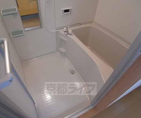 バス・シャワールーム　お風呂も広々・