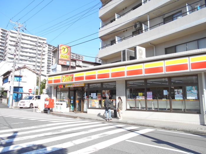 コンビニ　デイリーヤマザキ（コンビニ）まで322m