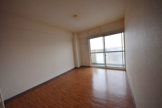 居室・リビング　明るい洋室