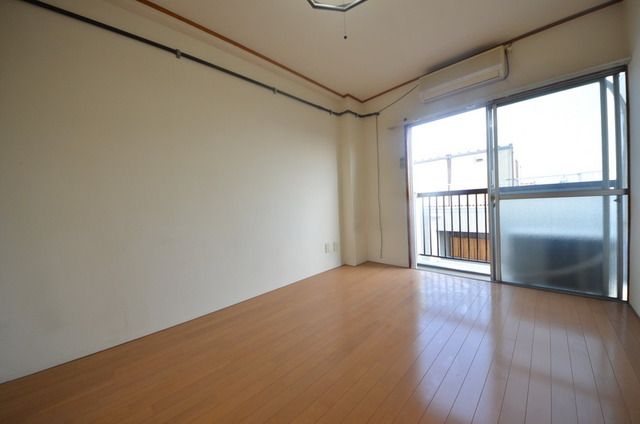 居室・リビング　☆明るい洋室です☆