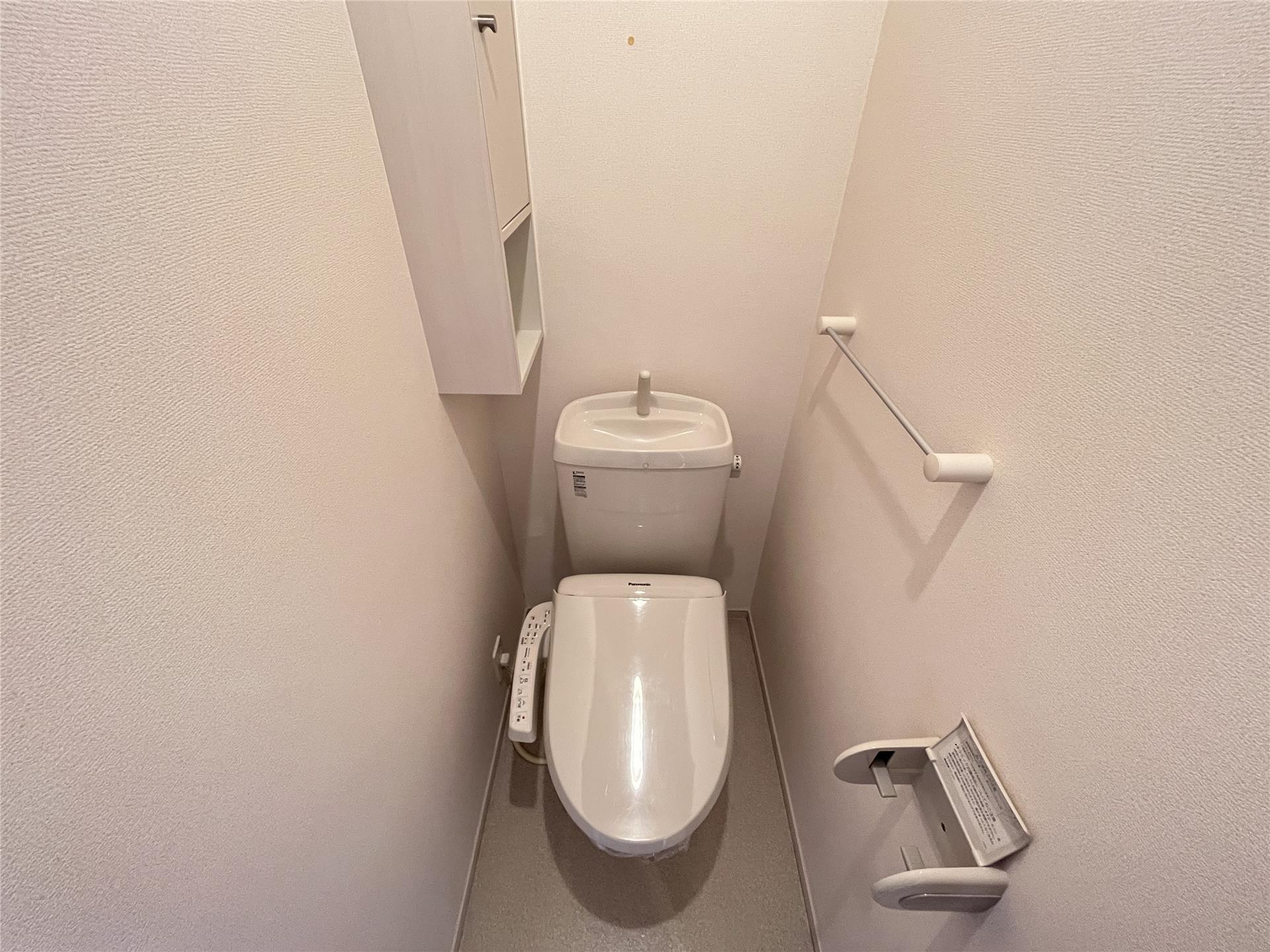 トイレ　温水洗浄暖房便座付トイレ