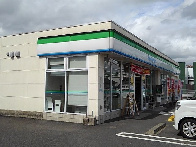 コンビニ　ファミリーマート国分向花店（コンビニ）まで1200m