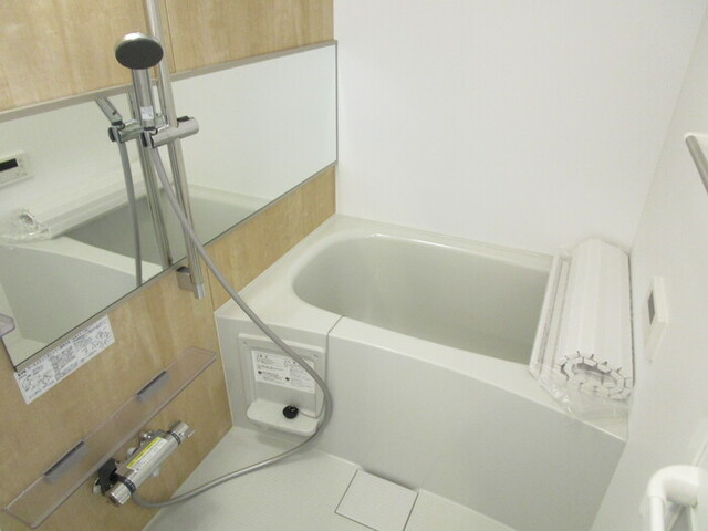 バス・シャワールーム　追い焚き給湯機能付き浴室