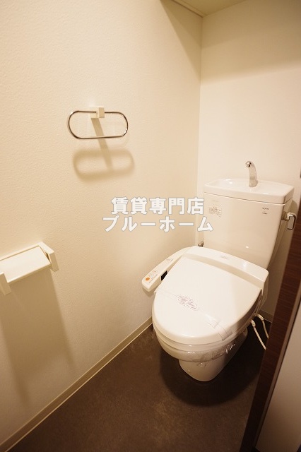 トイレ　温水洗浄便座付きのトイレです！