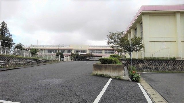 小学校　成田市立久住小学校（小学校）まで500m