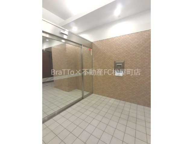 エントランス　マンション共用部分（オートロック付）
