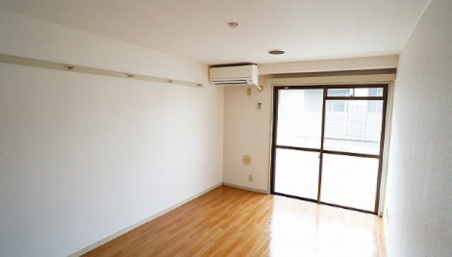 居室・リビング　写真は別のお部屋のものでございます