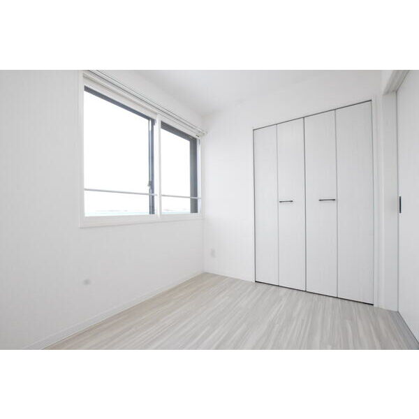 その他部屋・スペース　窓が大きく明るいお部屋です♪