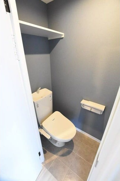 トイレ　嬉しいウォシュレット付きのトイレ！便座温かいですよ♪