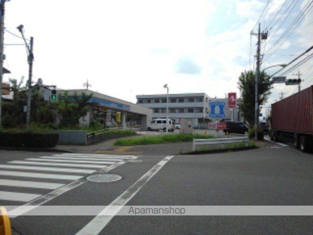 コンビニ　ローソン（コンビニ）まで500m