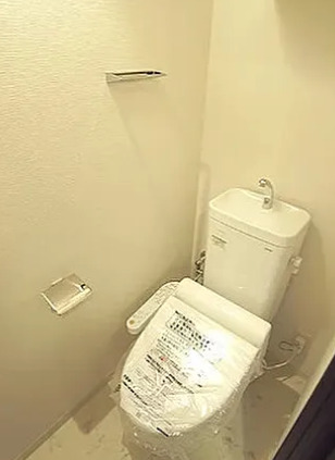 トイレ　別部屋の画像を使用しております。