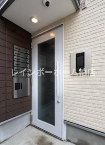 エントランス　落ち着いたエントランスです