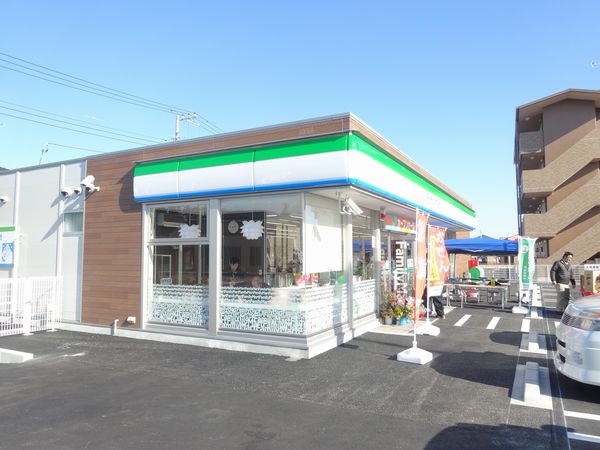 コンビニ　ファミリーマート つくば萱丸店（コンビニ）まで700m