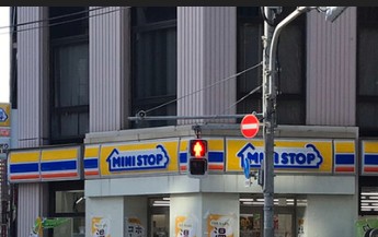 コンビニ　ミニストップ 神田錦町1丁目店（コンビニ）まで384m