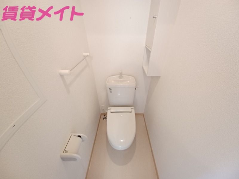 トイレ　同型反転タイプ画像