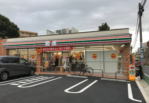 コンビニ　セブンイレブン 板橋仲町店（コンビニ）まで284m