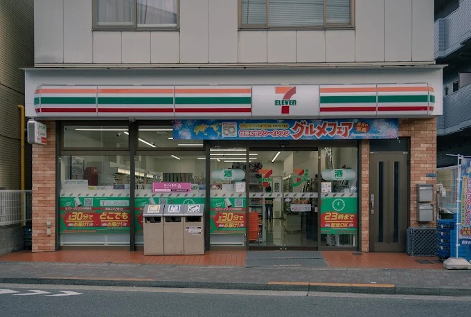 コンビニ　セブンイレブン大森東店（コンビニ）まで215m