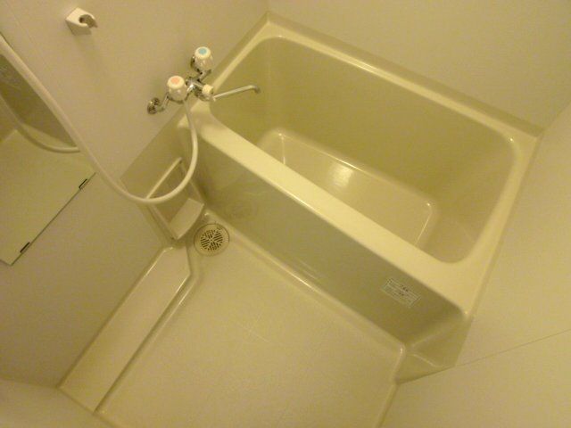 バス・シャワールーム　広めの浴室です。