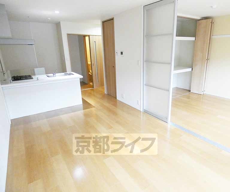 居室・リビング　広々とした綺麗なお部屋です。