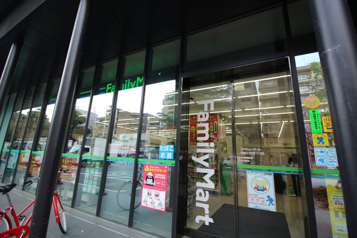 コンビニ　ファミリーマート早稲田大学中野プラザ店（コンビニ）まで124m