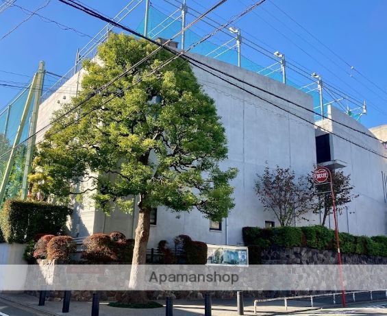 高校・高専　自由ケ丘学園（高校・高専）まで292m