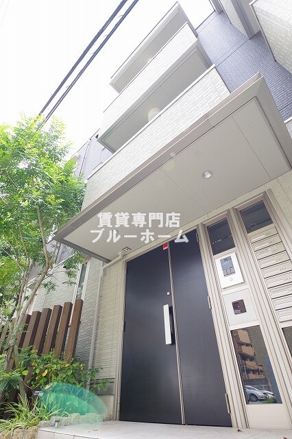 建物外観　鉄骨造3階建てのきれいな物件！