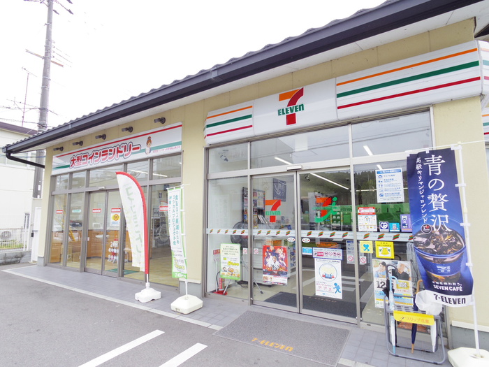 コンビニ　セブンイレブン（コンビニ）まで100m