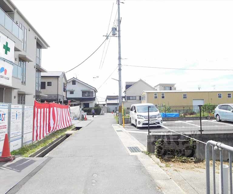 その他　前面道路です。