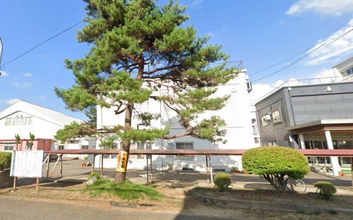 中学校　長岡市立堤岡中学校（中学校）まで198m