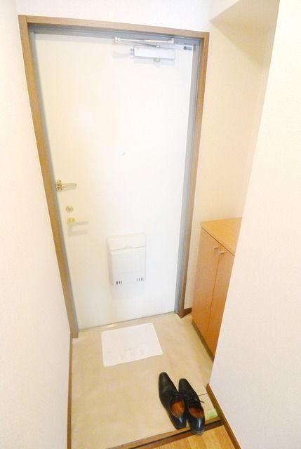 玄関　★収納付き玄関です★
