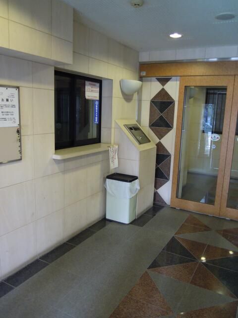 エントランス　オートロック完備