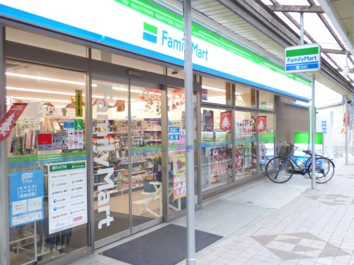 コンビニ　ファミリーマート（コンビニ）まで240m