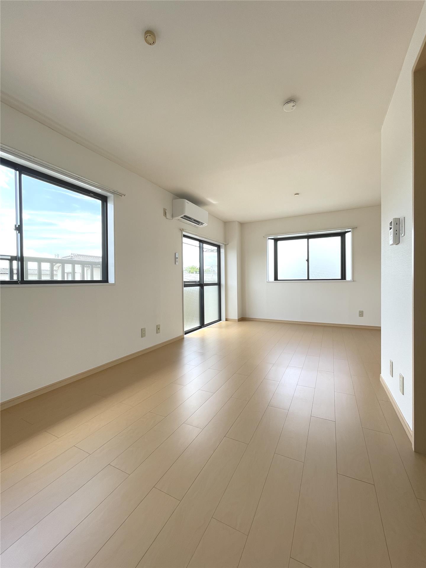 居室・リビング　広々とした15.5帖のLDKです