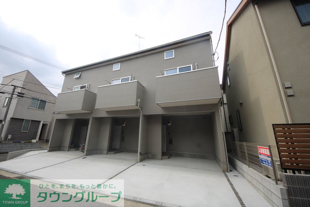 建物外観　駐車場