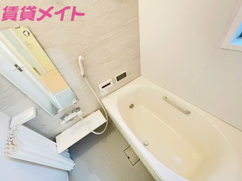 バス・シャワールーム　同タイプ、別物件の写真です。