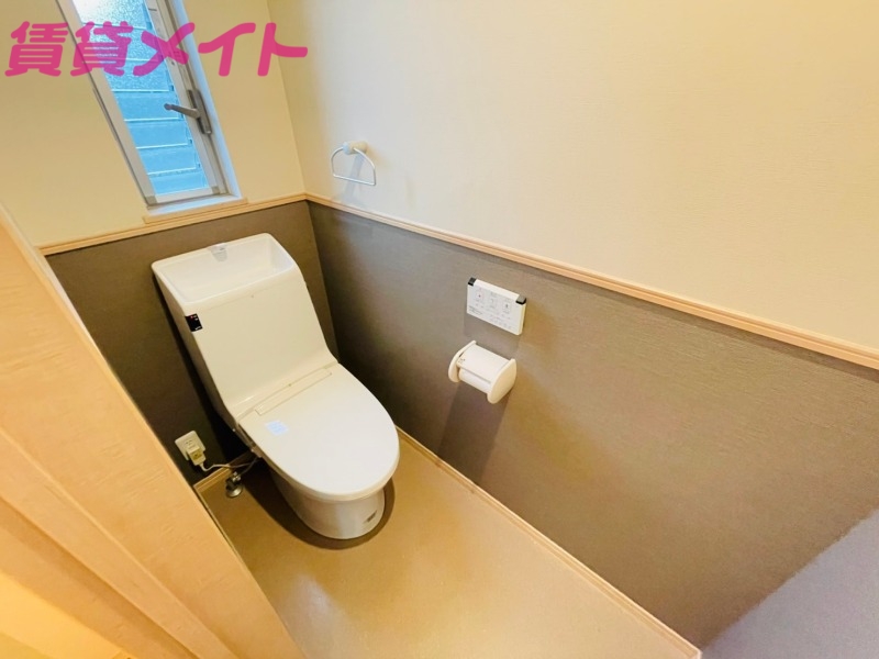 トイレ　同タイプ、別物件の写真です。